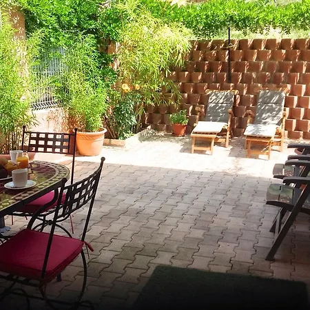 D'hotes Les Noisetiers Bed & Breakfast