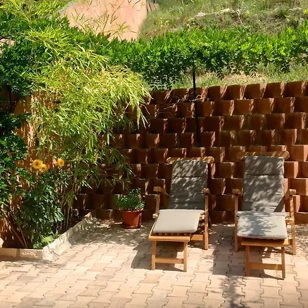 D'hotes Les Noisetiers Bed & Breakfast Digne-les-Bains