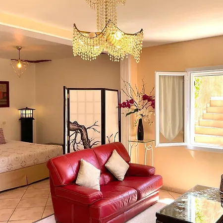 D'hotes Les Noisetiers Bed & Breakfast Digne-les-Bains