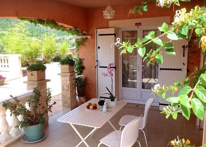 D'hôtes Les Noisetiers Couette-café