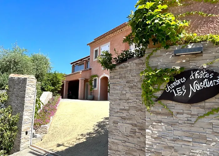 D'hôtes Les Noisetiers Couette-café 3*