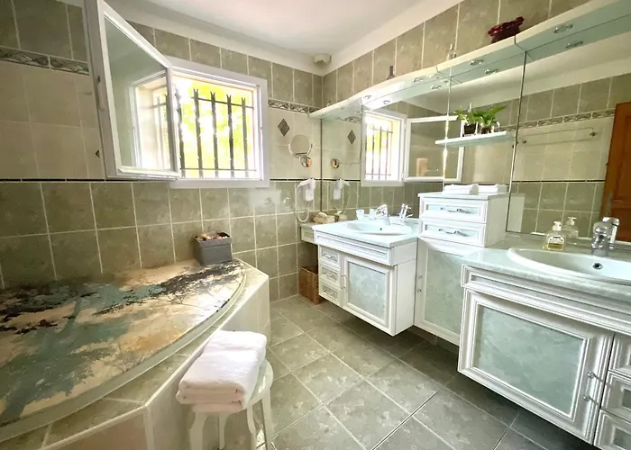 Couette-café D'hôtes Les Noisetiers 3*